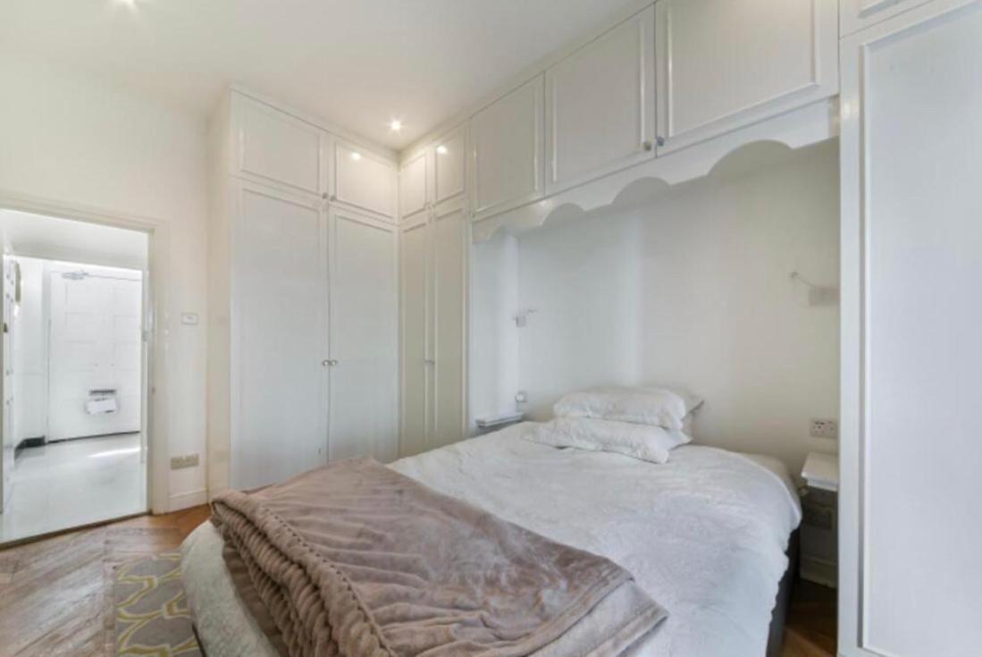 4 Bedrooms Villa, Hugh Street Central Vilă